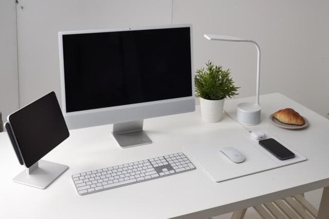 POUT HANDS 3 PRO DUAL - 3-in-1 Wide Space Dual Fast Wireless Charging Mouse Pad 3