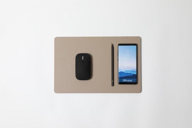 POUT HANDS 3 Pro Combo - Fast Wireless Charging Mouse Pad + Wireless Rechargeable Mouse 3