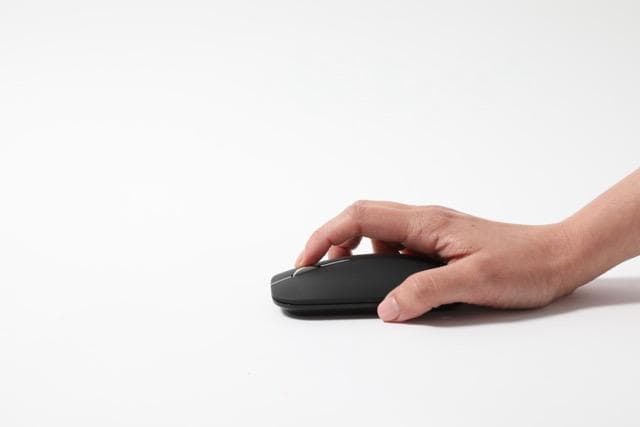 POUT HANDS 3 Pro Combo - Fast Wireless Charging Mouse Pad + Wireless Rechargeable Mouse 4