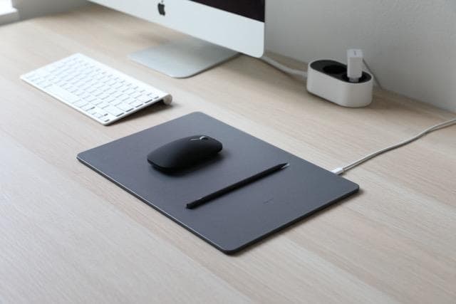 POUT HANDS 3 Pro Combo - Fast Wireless Charging Mouse Pad + Wireless Rechargeable Mouse 7